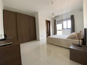 Spacious Room with En-suite and Balcony